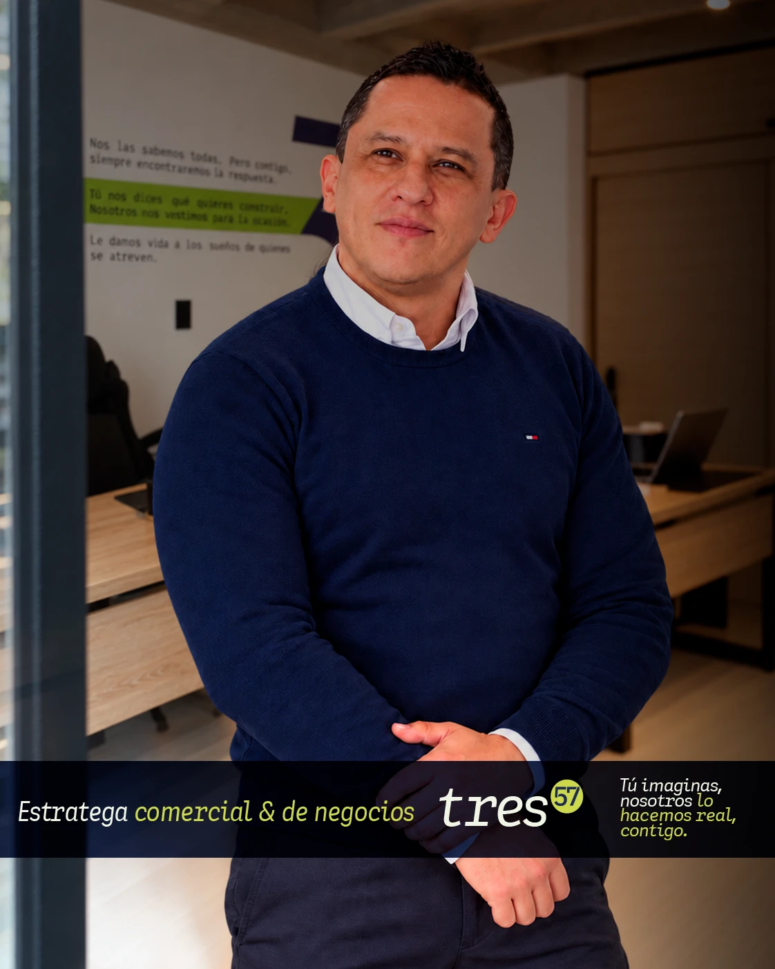 Andrés Gutiérrez Henao en la oficina de tres57